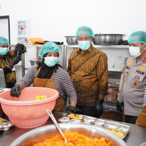 Tinjau Dapur SPPG Polda Sulteng, Menteri Hukum Puji Standar Kualitas Layak Jadi Contoh