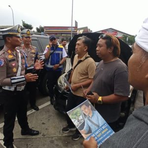 Polantas Menyapa : Operasi Zebra Semeru PJR Polda Jatim Beri Edukasi Tertib Lalin