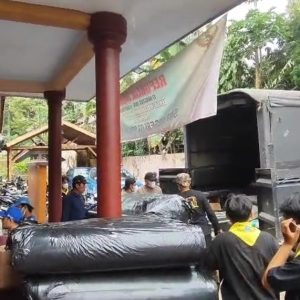 Polda Jatim Beri Bantuan Kemanusiaan Warga Terdampak Erupsi Gunung Semeru