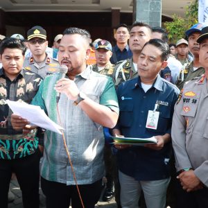 Dengan Pengamanan Humanis, Aksi Buruh Gresik Berjalan Damai dan Kondusif