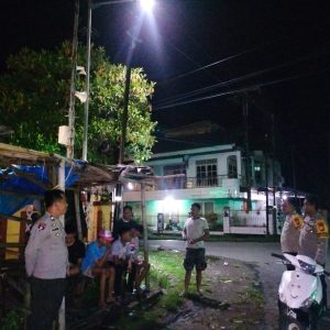 Patroli Dialogis SPKT Polsek Labakkang  Antisipasi Gangguan Kamtibmas Dan Dengarkan Aspirasi Warga