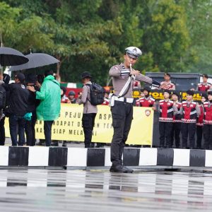 Polri Peragakan Model Pelayanan Unjuk Rasa Terbaru pada Apel Kasatwil 2025, Dirsamapta: “Semua Tindakan Harus Sesuai Prosedur dan Berbasis HAM