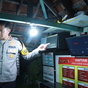 Wujud Kepedulian Keamanan, Bupati dan Kapolres Gresik Sidak Pos Satkamling Hingga Larut Malam