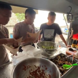 Polda Jatim Sediakan Dapur Umum untuk Warga Terdampak Erupsi Gunung Semeru