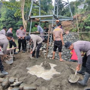 POLRI GERAK CEPAT RESPON PIDATO PRESIDEN PRABOWO, SATBRIMOBDA SULSEL BANGUN JEMBATAN GANTUNG DI SOPPENG