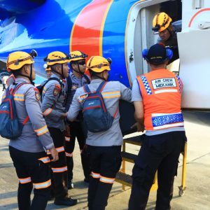 POLRI KEMBALI KIRIM 3,8 TON LOGISTIK OPERASIONAL PADA HARI KETIGA PENGIRIMAN, TERMASUK PERLENGKAPAN K9 DAN TENDA TAKTIS