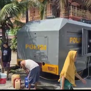 Polri dan BPBD Kota Padang Salurkan Air Bersih ke Lokasi Terdampak, Pastikan Kebutuhan Warga Terpenuhi