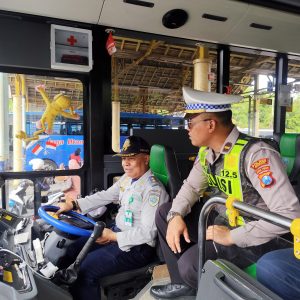Jelang Nataru 2026, Satlantas Polres Gresik dan Dishub Gelar Ramcheck Ketat di Terminal Bunder