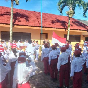 Menjadi Pembina Upacara, Kapolsek Nongkojajar Tekankan Bijak Bermedsos hingga Jauhi Narkoba