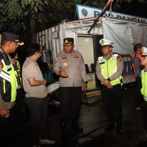 Kapolresta Tangerang Pimpin Pemantauan Truk Muatan Tanah, Cegah Melintas Sebelum Jam Operasional   