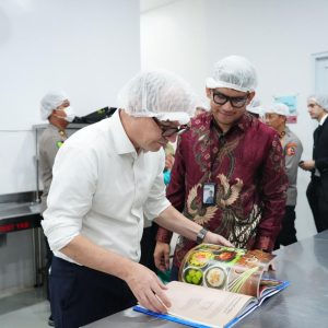 Rasa Bhayangkara Nusantara” Diserahkan kepada Delegasi Prancis, Potret Pengabdian Polri Dukung MBG Berbasis Gizi, Budaya, dan Ilmu Pengetahuan