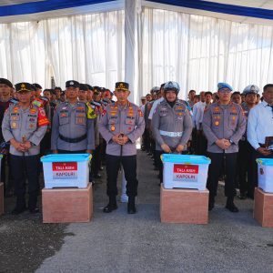 Kapolri Beri Motivasi dan Apresiasi kepada Anggota Polri Terdampak Bencana di Sumbar   