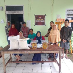 Penyaluran Bantuan Beras Dan Minyak Goreng Di Desa Batara