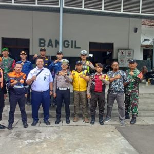 Persiapan Nataru, Antisipasi Laka Kereta Api Satlantas Polres Pasuruan Tutup Perlintasan KA Tanpa Palang Bagi Mobil