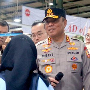 Wakapolri Bagikan Sembako ke Ribuan Buruh, Wujud Kepedulian Polri di Sektor Industri Dalam Negeri
