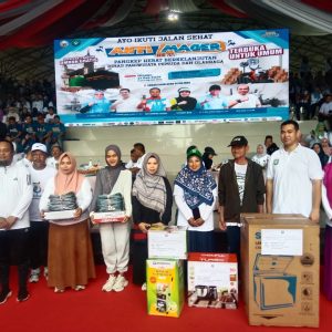 Ribuan Warga Ikuti Jalan Sehat Anti Mager, Bupati Pangkep Lepas Langsung Kegiatan Bertema “Pangkep Hebat Berkelanjutan”