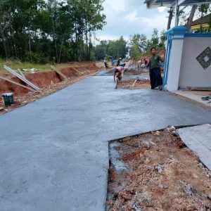 Akses Jalan ta kunjung diperbaiki, Yayasan Bumi Merah Putih memaksimalkan akses jalan ke SPPG Secara Mandiri.