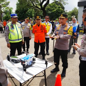 Kapolri Tinjau Pos Command Center, Pastikan Arus Mudik Berjalan Aman dan Nyaman