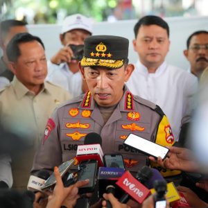 Tinjau 2 Gereja, Kapolri Pastikan Pengamanan dan Pelayanan Misa Malam Natal