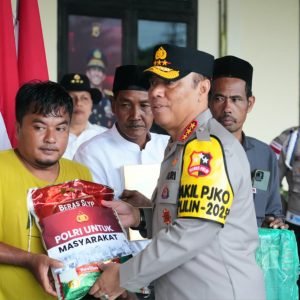 Polri Salurkan Bantuan dan Kerahkan Alat Berat untuk Percepat Pemulihan Banjir di Aceh Utara