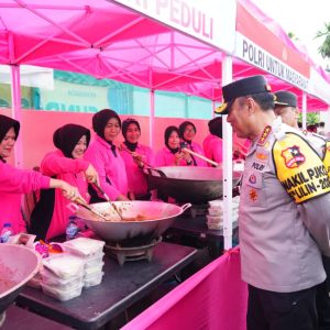 Wakapolri Tinjau Dapur Umum Bhayangkari dan Resmikan Sumur Bor di Huntara Asam Pulau