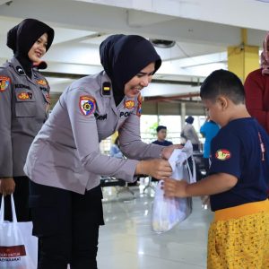 Sapa Humanis Polwan Polresta Sidoarjo Patroli Dialogis di Terminal Purabaya