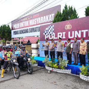 Wakapolri Tinjau Penyaluran Bantuan Polri untuk Warga Terdampak Bencana di Padang Pariaman