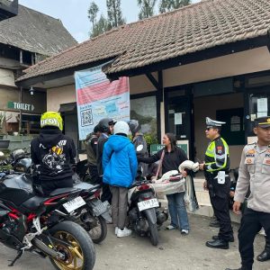 Terpantau Hampir Seribu Wisatawan Masuk Bromo Lewat Tosari Kapolres Pasuruan : Situasi Aman dan Kondusif
