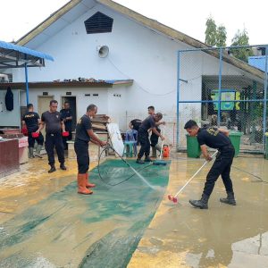 Polri Peduli Pendidikan, Pulihkan Fasilitas Pendidikan di SMA Negeri 1 Tanjung Pura Pascabanjir