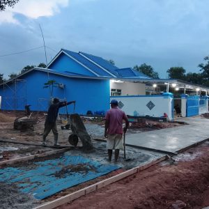 Jalan menuju dapur umum tak kunjung di bangun,hanya di beri harapan oleh pemerintah’warga bangun jalan cor menuju dapur(SPPG)