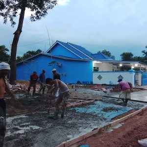 Jalan menuju dapur umum tak kunjung di bangun,hanya di beri harapan oleh pemerintah’warga bangun jalan cor menuju dapur(SPPG)