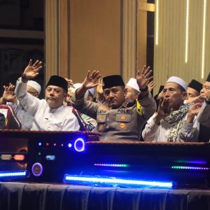 Kapolres Probolinggo : Malam Pergantian Tahun Kondusif, Masyarakat Gelar Sholawat dan Doa Bersama