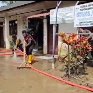 Gotong Royong Polri dan Masyarakat, Polres Pidie Jaya Percepat Pemulihan Pascabanjir dan Fasilitas Pendidikan