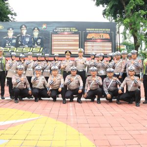 Momen Haru, Kapolres Gresik AKBP Rovan Richard Mahenu Pimpin Apel Terakhir Titipkan Doa untuk Anggota