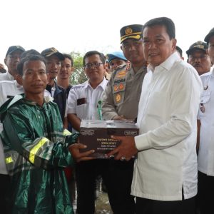 Bupati dan Kapolresta Tangerang Tinjau Banjir di Pasir Ampo Kresek