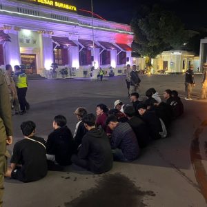 Polrestabes Surabaya Amankan 18 Pemuda Diduga Terlibat Bentrok Antar Perguruan Silat di Kedungdoro