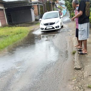 Genangan Air Kerap Tutupi Akses Vital Jalan Kampung Baru Sirnoboyo Pacitan, Warga Soroti Abainya Pembangunan Drainase   