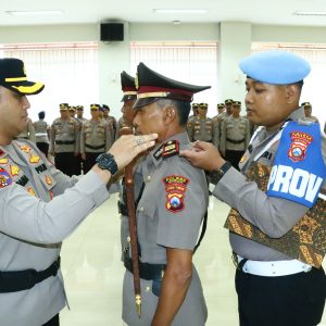 Pimpin Sertijab Lima Kapolsek Jajaran, Kapolres Gresik AKBP Ramadhan : Layani Masyarakat dengan Hati