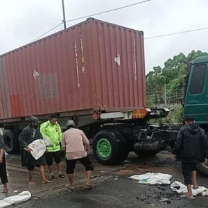 Traffic Unit of Tangerang City Police Conducts Emergency Repairs on Potholes in Balaraja