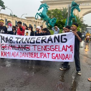 Cikupa Police Secure Protest by Student and Community Coalition of Tangerang Regency