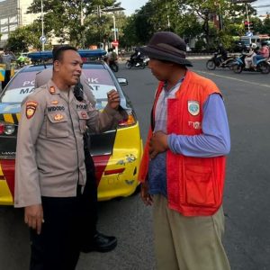 Polsek Bubutan Tertibkan Pungli dan Juru Parkir Liar di Jalan Dupak