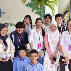 Saat Limbah Bercerita Limbah Batik Gedi Jadi Lilin dan Limbah Daun Menjadi Karya Seni