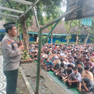 Satbinmas Polres Pasuruan Gelar Istighotsyah dan Penyuluhan Harkamtibmas di SMPN 2 Beji
