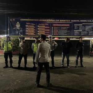 Personil Polsek Balaraja Polresta Tangerang Laksanakan Rutinitas Apel Malam dan Sispam Mako di Mapolsek Balaraja