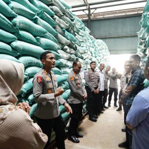Kapolres Ponorogo Pastikan Keamanan dan Ketersediaan Pangan di Gudang Bulog Cukup