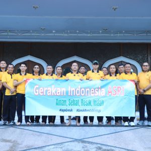 Kapolres Gresik Pimpin Aksi Bersih Masjid Agung, Wujud Nyata Program ASRI Presiden Prabowo
