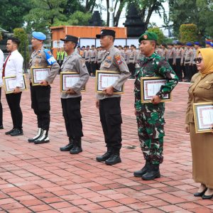 Apresiasi Jogo Gresik 17 Personel dan 2 Masyarakat Terima Penghargaan dari Kapolres Gresik