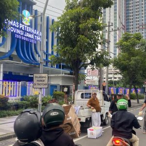 Ramadhan sebagai Cermin Integritas: MAKI Korwil Jatim Berbagi di Jalan Ahmad Yani Surabaya