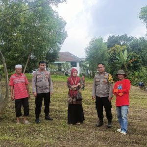 Polsek Cikupa cek lahan jagung hibrida program 1 desa 2 hektare
