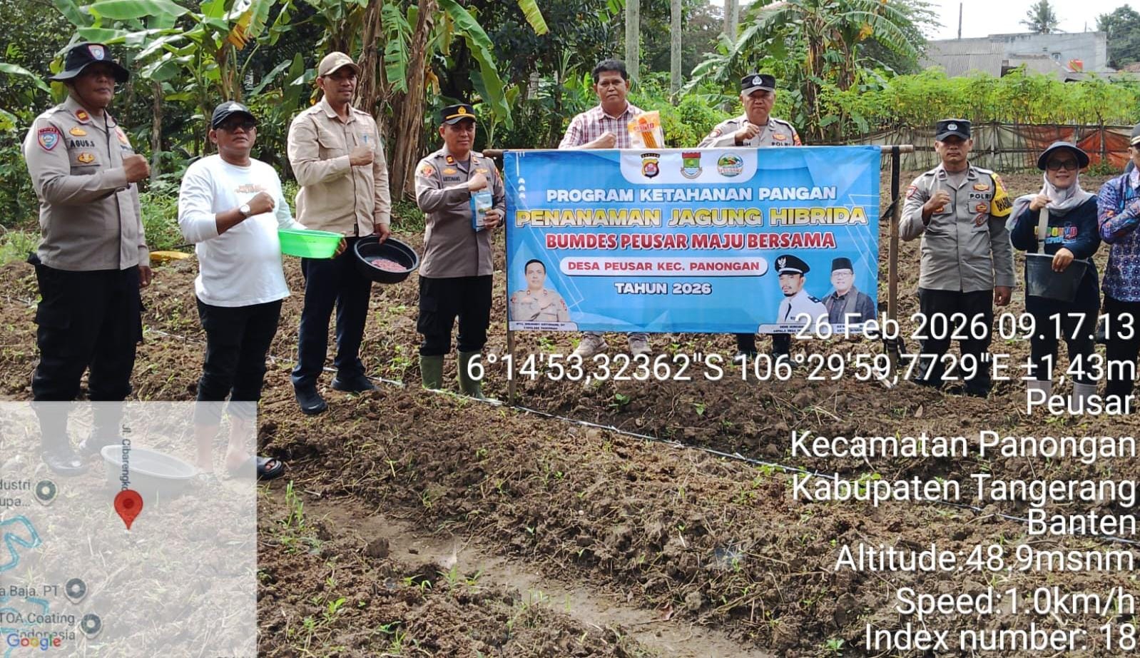 Kapolsek Panongan memimpin penanaman perdana jagung hibrida Parakan Ketapang di Desa Peusar Kecamatan Panongan